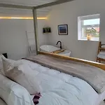 Apartment Coach House, In A Stunning Location By The Castle