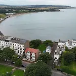 Apartment Coach House, In A Stunning Location By The Castle