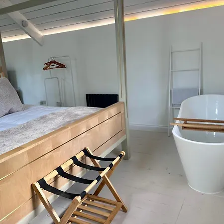 Coach House, In A Stunning Location By The Castle * Scarborough