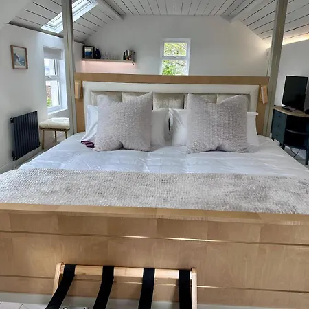 Apartment Coach House, In A Stunning Location By The Castle *