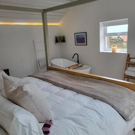 Apartment Coach House, In A Stunning Location By The Castle