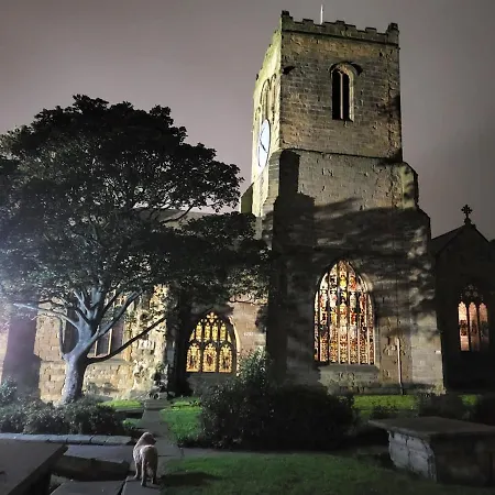 Coach House, In A Stunning Location By The Castle