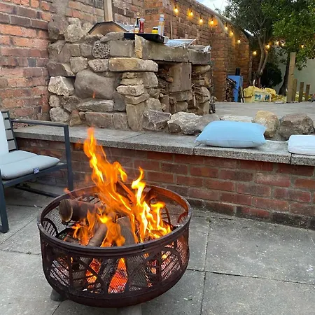 Coach House, In A Stunning Location By The Castle