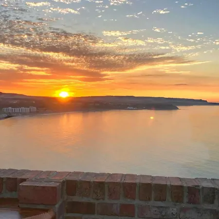 Coach House, In A Stunning Location By The Castle * Scarborough