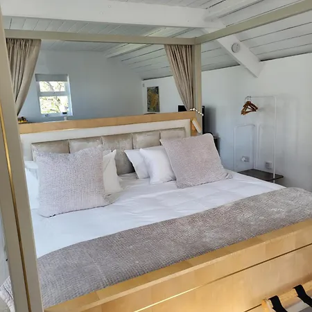 Apartment Coach House, In A Stunning Location By The Castle