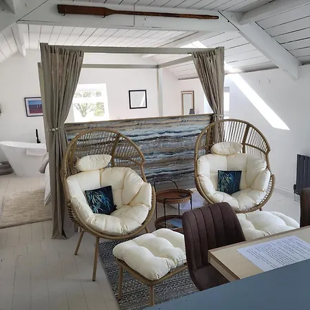 Coach House, In A Stunning Location By The Castle * Scarborough