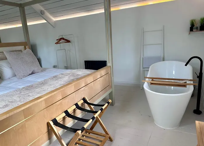 Coach House, In A Stunning Location By The Castle * Scarborough