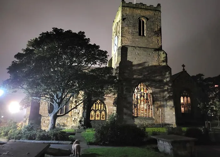 Coach House, In A Stunning Location By The Castle